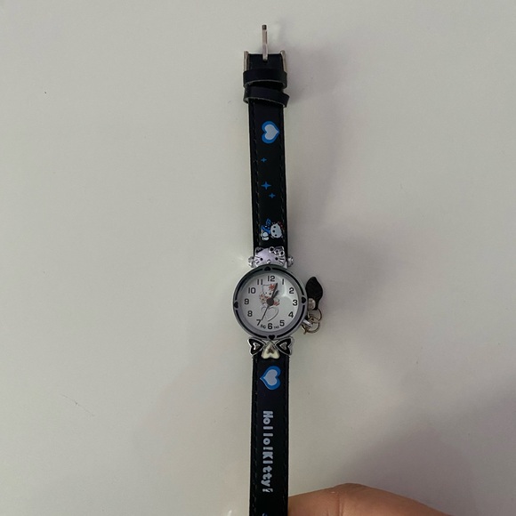 Hello Kitty Watch - Picture 2 of 4